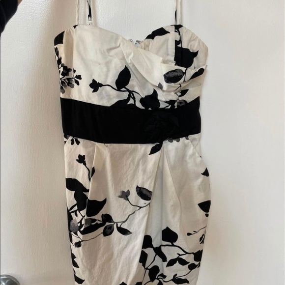 Womens dress bundle, Sz Small. One NWT - Picture 2 of 10